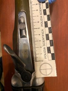 Lite in casa a Empoli: trovato fucile con matricola abrasa