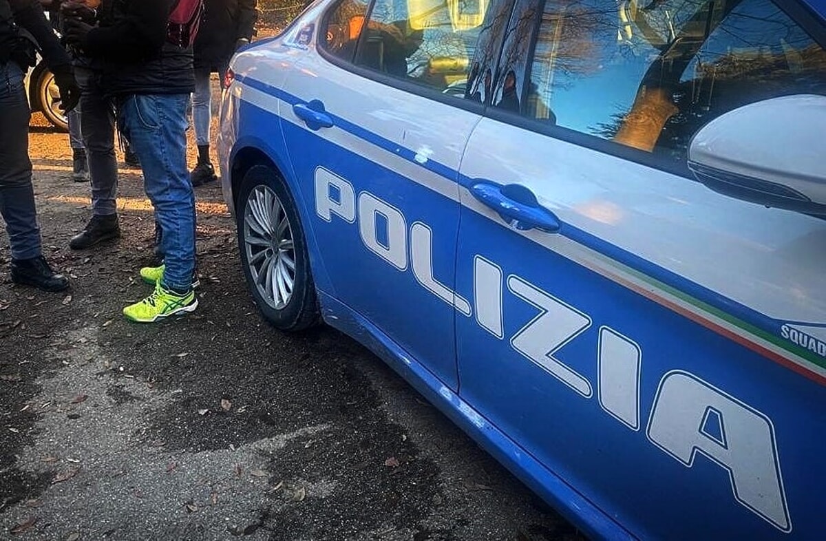 Poliziotto ferito alla gamba arresta pusher alle Cascine durante i controlli