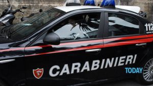Castelfiorentino, minaccia con coltello a scopo di estorsione alla festa della birra: denunciato 15enne