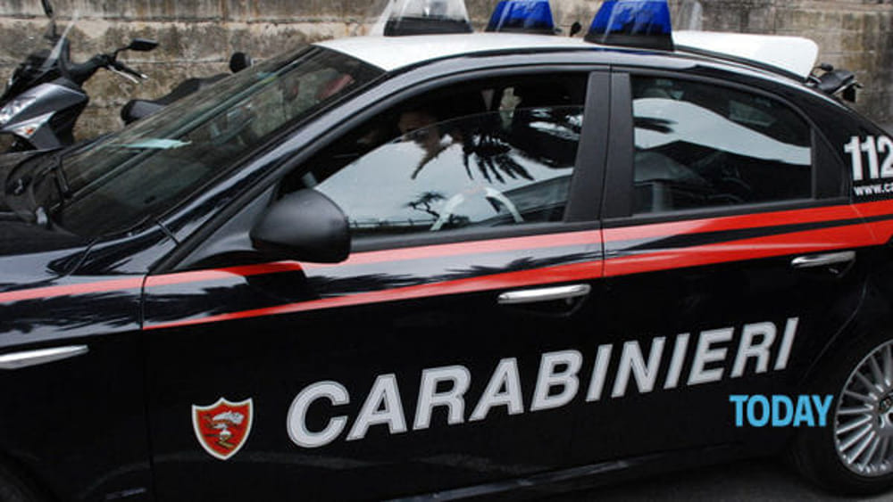 Castelfiorentino, minaccia con coltello a scopo di estorsione alla festa della birra: denunciato 15enne