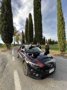 Furti e rapine a danno di minori a Borgo: perquisite le case di due giovani 
