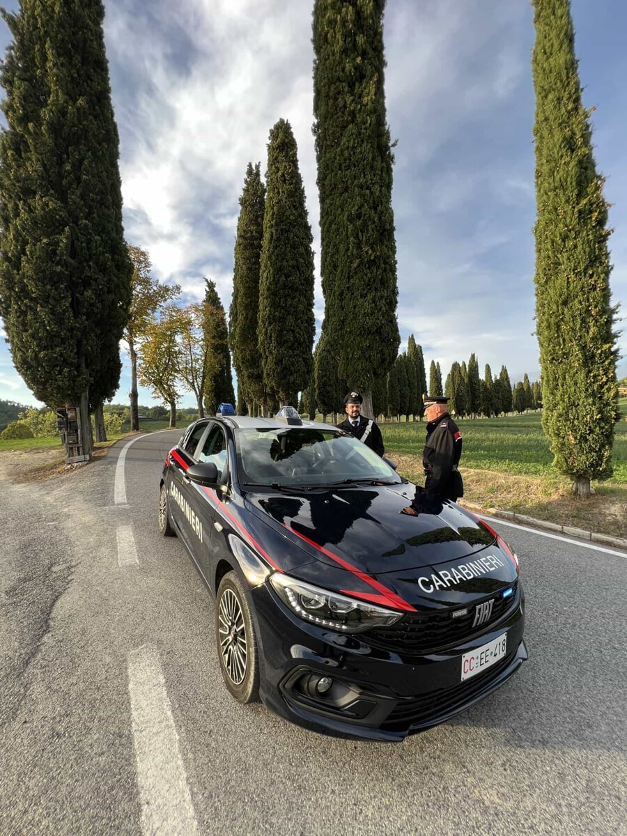 Furti e rapine a danno di minori a Borgo: perquisite le case di due giovani 