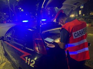 Rapina in strada ai danni di una coppia