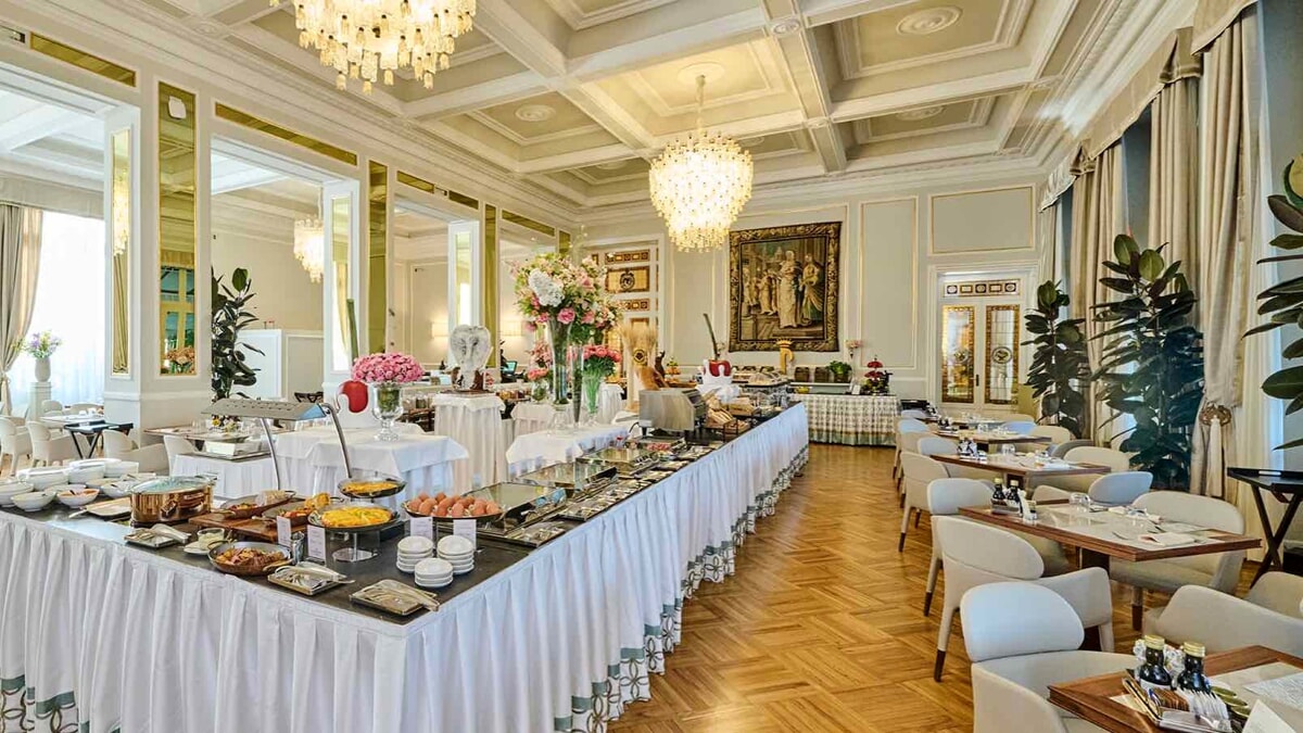 In uno storico hotel della Versilia c’è la colazione d’albergo più spettacolare d’Italia
