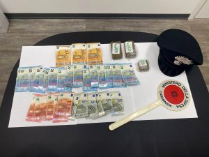Fortezza: nello zaino hashish e oltre 500 euro 