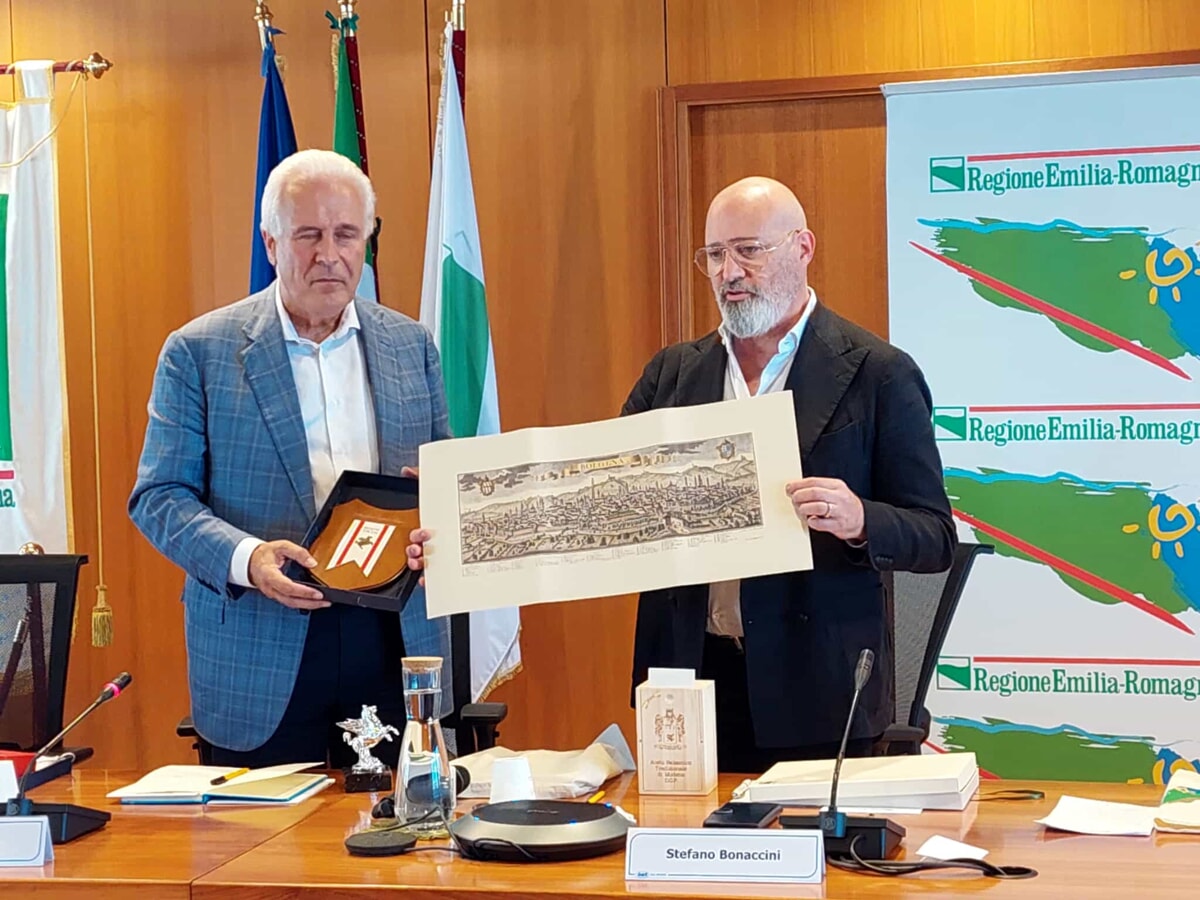 Giani in missione da Bonaccini, i due presidenti: "Basta tagli e più fondi alla sanità pubblica"