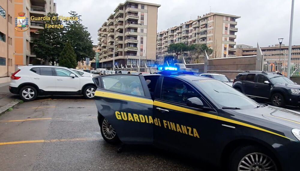 Bancarotta fraudolenta e imposte non pagate, operazione della Finanza: 5 arresti e 22 indagati