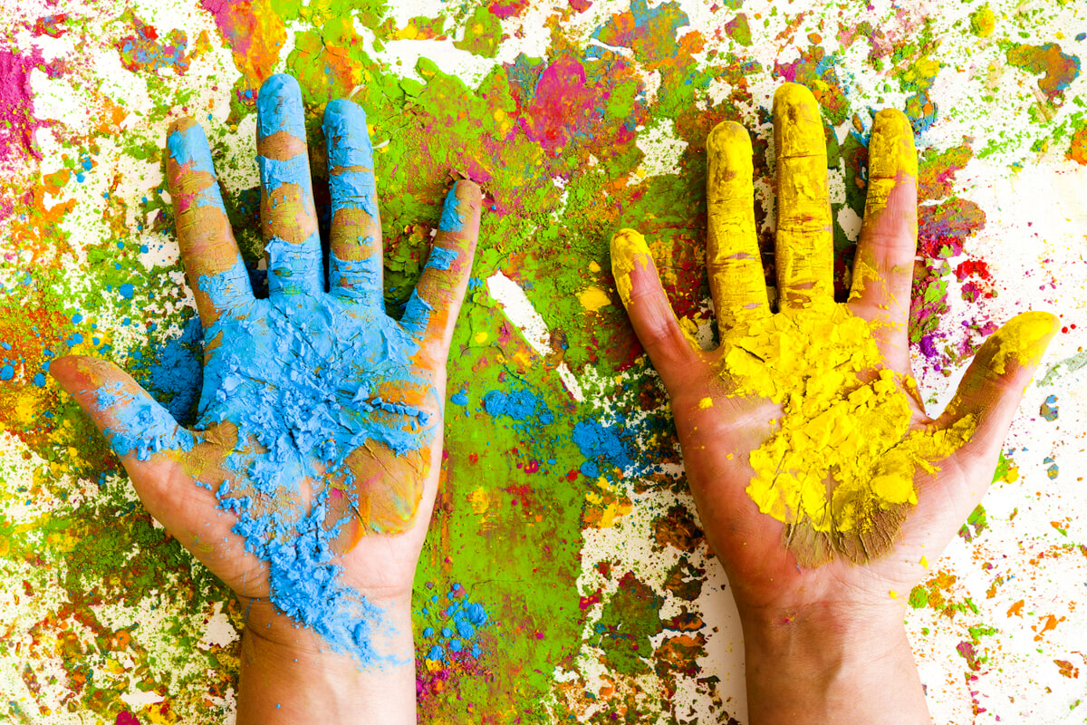 Holi Festival: nel pratone di Legnaia giochi d'acqua, balli e un’esplosione di colori fluorescenti