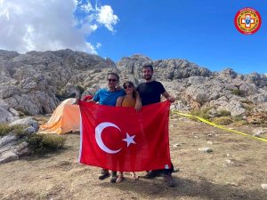 Intrappolato nella grotta per nove giorni: tre toscani nel team di salvataggio