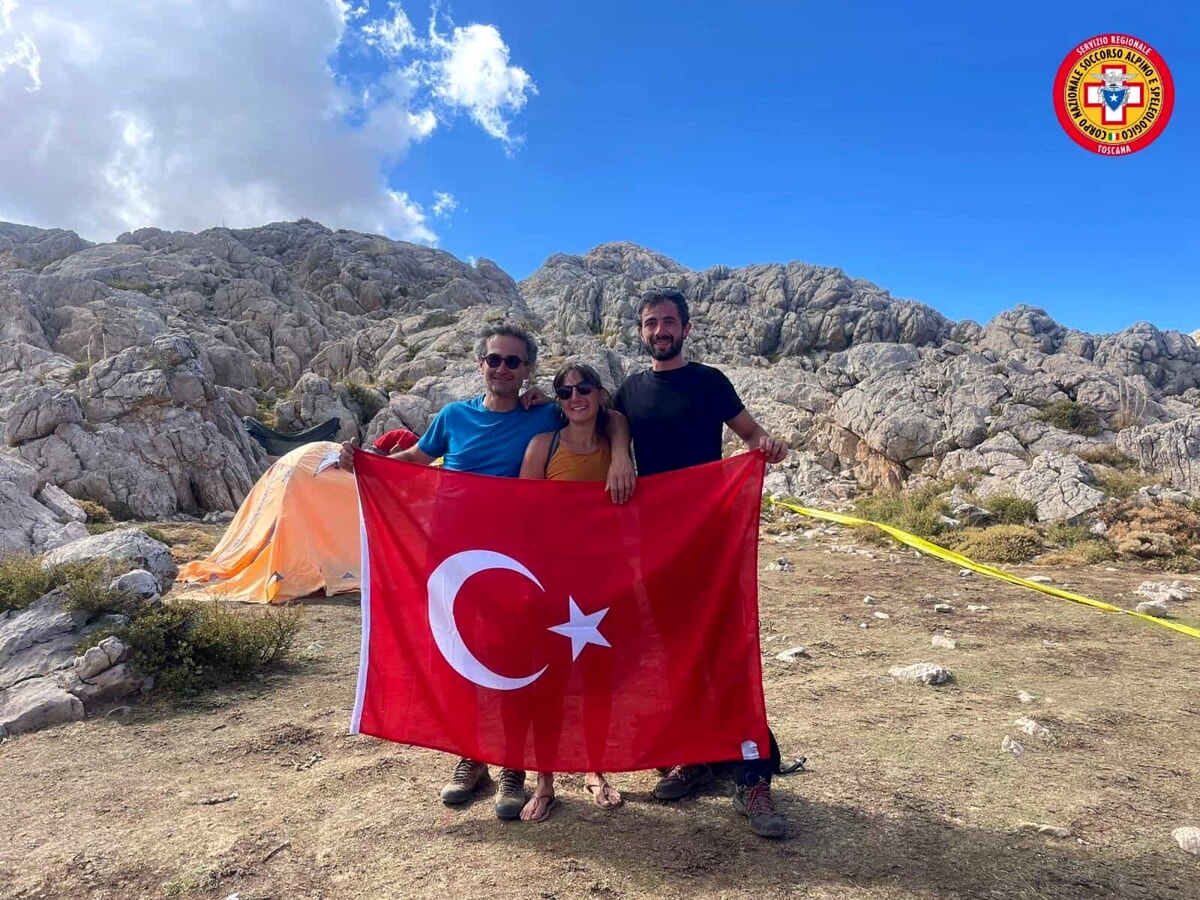 Intrappolato nella grotta per nove giorni: tre toscani nel team di salvataggio