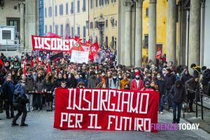 Ex Gkn, QF vuole i licenziamenti. Gli operai: "Noi cerchiamo di andare avanti e l'imprenditore pensa solo a licenziare"
