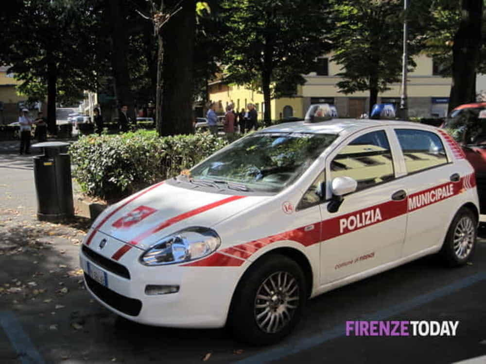Alla guida senza assicurazione e una patente falsa, scattano denunce e multe per oltre 5mila euro