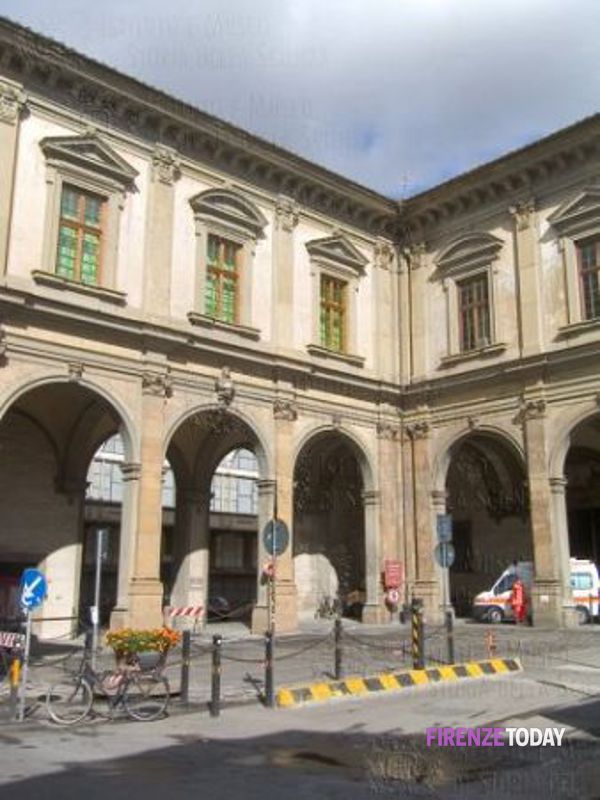 Danneggiamenti e violenze al pronto soccorso: denunciato ed espulso dall'Italia