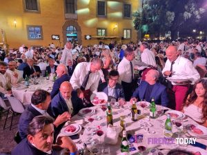 Torrino d'oro, grande successo: in Piazza Cestello tanti vip, da Vincenzo Italiano all'attore Maurizio Lombardi / FOTO