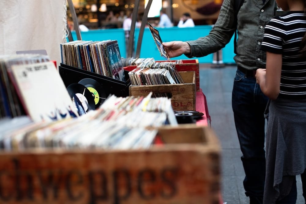 Tornano le "Cantine in Piazza": nei cinque Quartieri fiorentini abiti vintage, vecchi utensili, libri, fumetti e molto altro