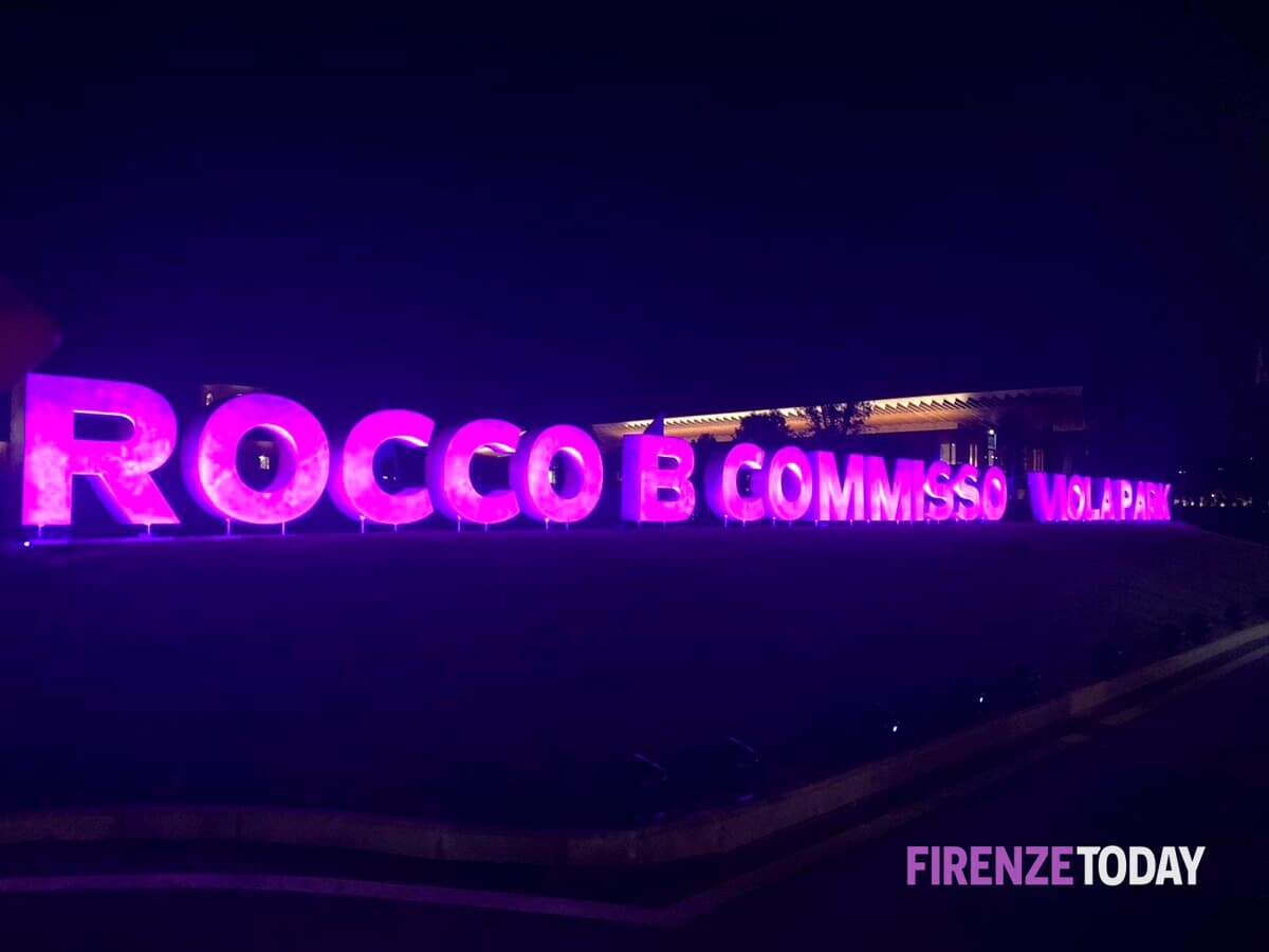 Fiorentina, inaugurata l'insegna del Viola Park / FOTO