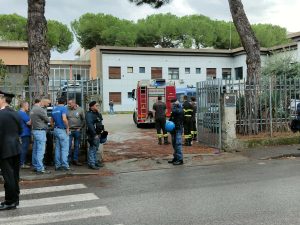Scandicci: sgomberata l’ex scuola occupata / FOTO