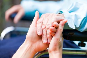Contributo familiare caregiver 2023: cos'è e come richiederlo a Firenze