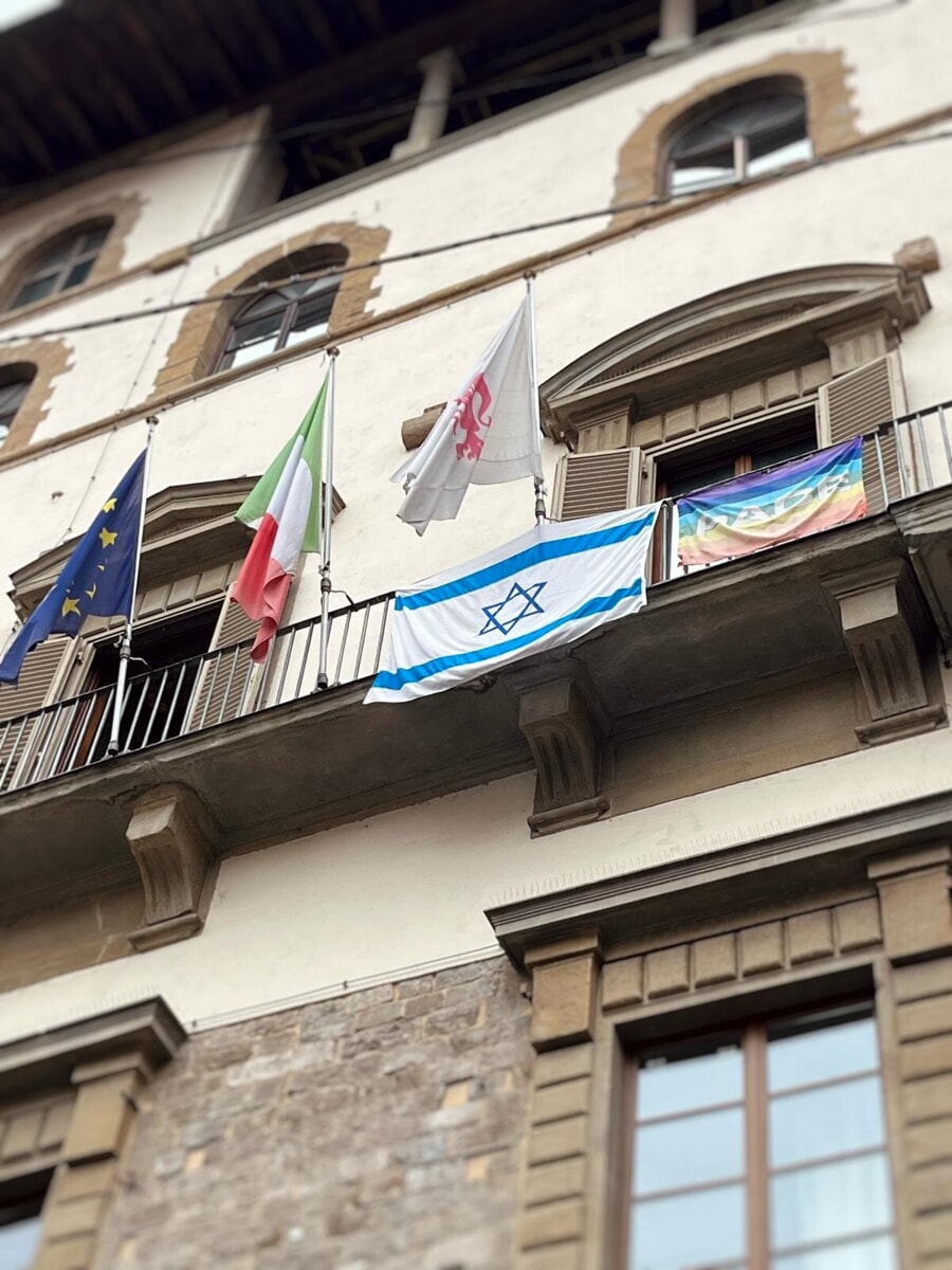 Il sindaco Nardella fa esporre la bandiera di Israele su Palazzo Vecchio / FOTO