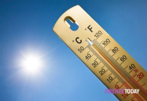 Il metereologo: "Caldo eccezionale, decine di record battuti". Ma da metà mese cambia tutto