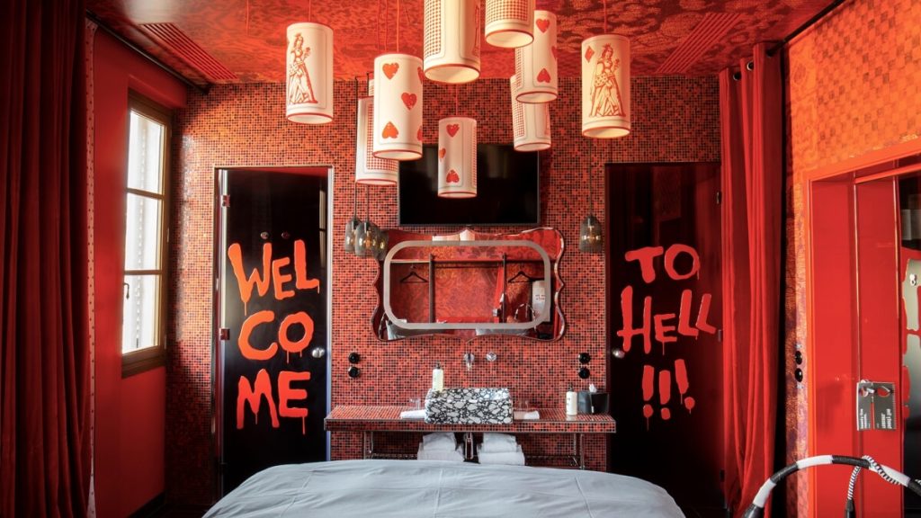 C'è un hotel a Firenze con camere e ristorante ispirati a Inferno, Purgatorio e Paradiso di Dante