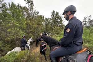 Fucecchio: il contrasto allo spaccio di droga con i carabinieri a cavallo 