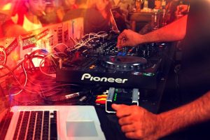Accoltellati fuori da un locale: discoteca chiusa per 30 giorni 