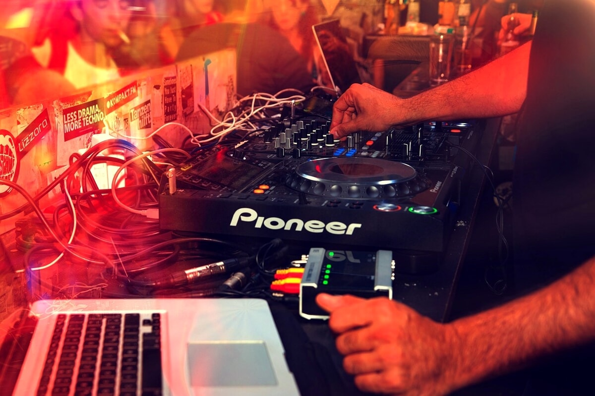 Accoltellati fuori da un locale: discoteca chiusa per 30 giorni