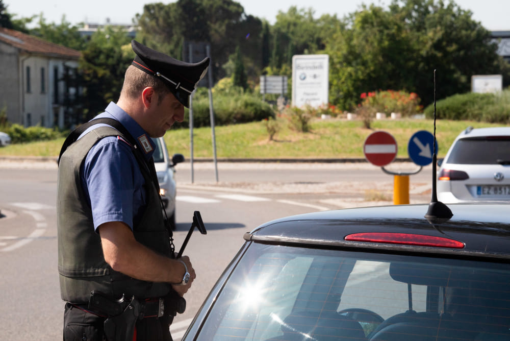 Lastra a Signa: minorenni rapinano 56enne mentre sale in autobus