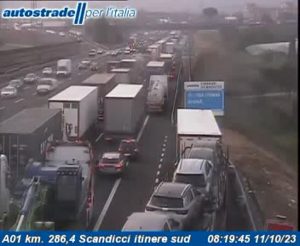 Incidenti sull'autostrada A1: scontro tir- furgone in galleria