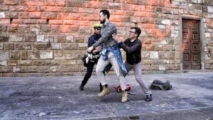 L'imbrattatore con il foglio di via 'minaccia' di presentari: salta l'incontro, Palazzo Vecchio furioso