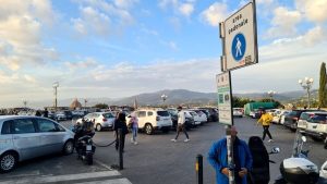 Piazzale Michelangelo e sosta: "L'isola che non c'è"