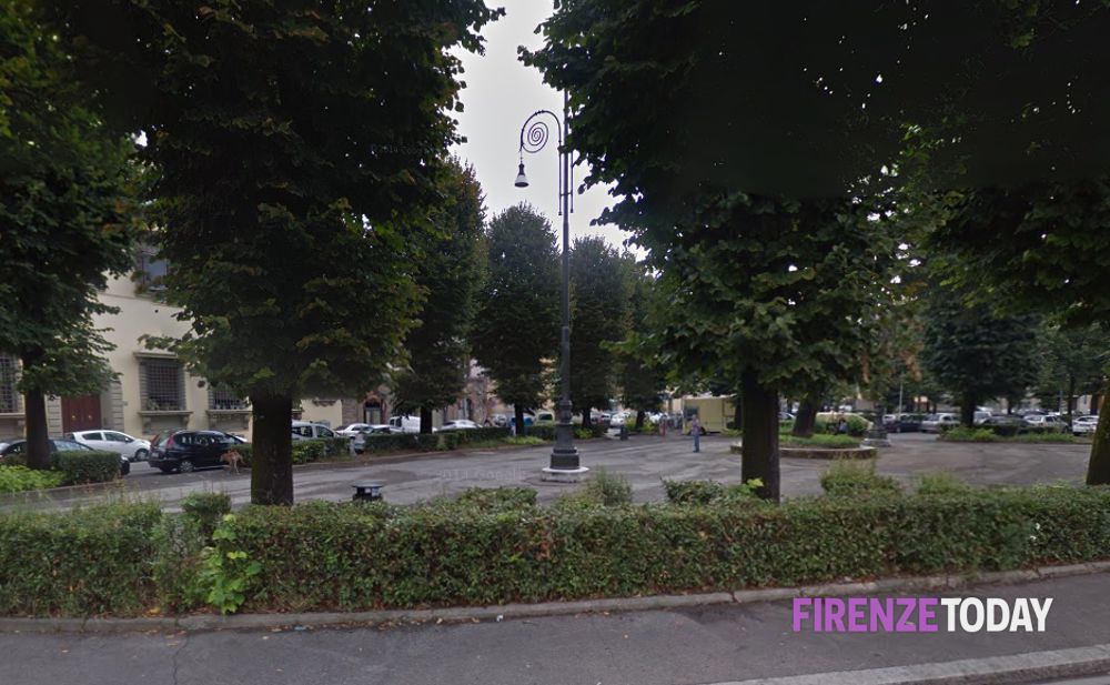 Via Pisana: ruba per pranzo, minaccia vigilante con un coltello