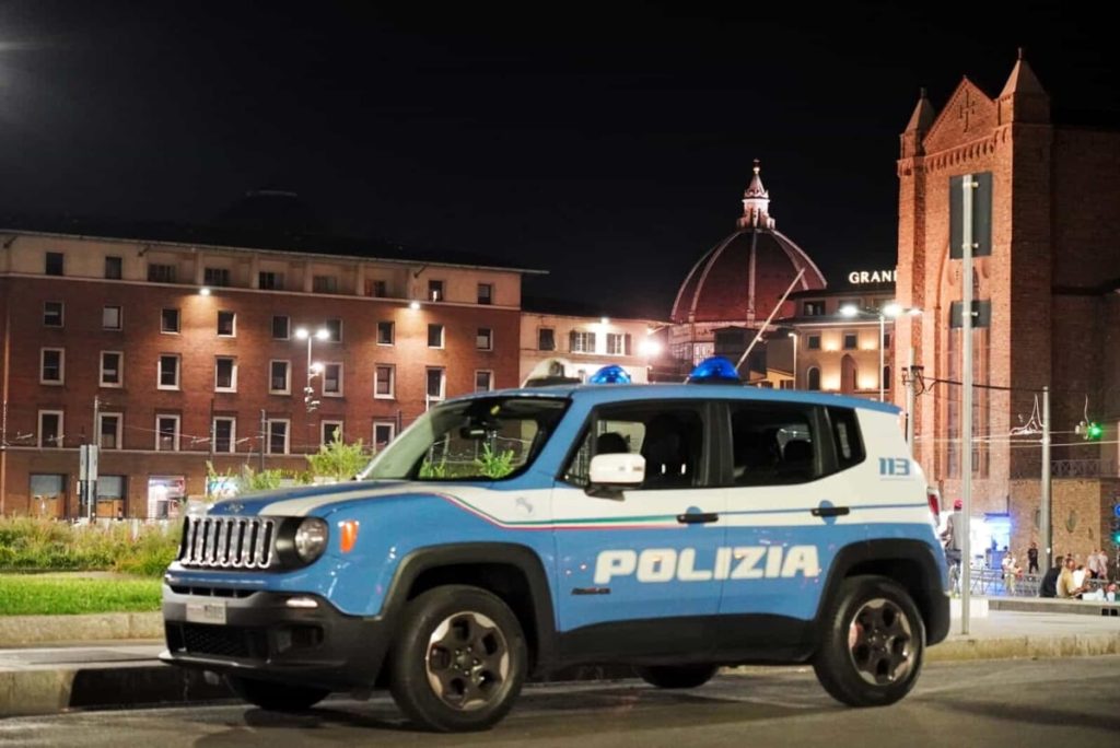Accerchiato, colpito e rapinato: bruttissima avventura per un turista a Firenze