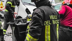 Tragico frontale con un furgone nel Bresciano: muore fiorentino, grave la moglie