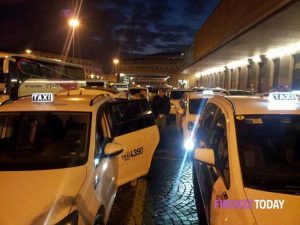 Chiamano il taxi di notte: "Non arrivato. Quasi 5 chilometri a piedi fino al centro"