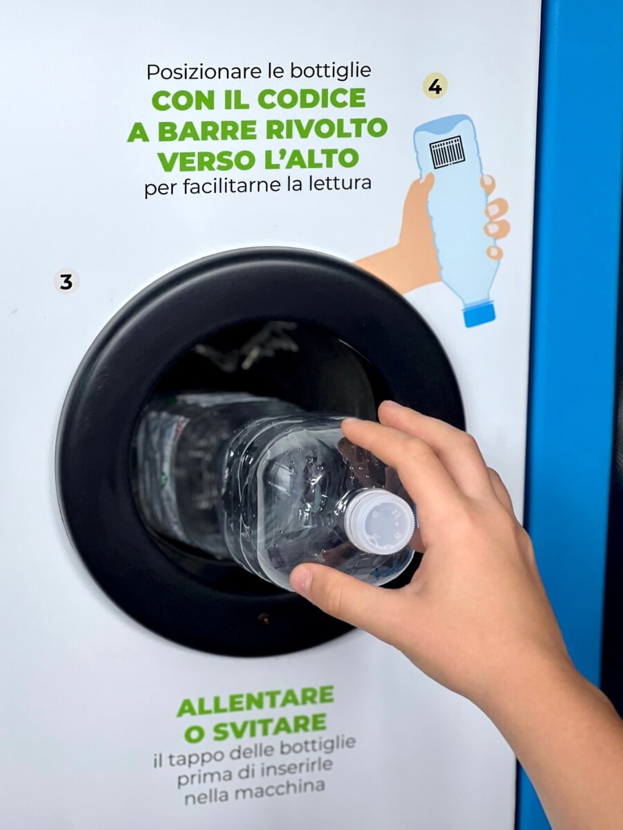 Alla Coop di Lastra a Signa parte la raccolta di bottiglie pet: installato ecocompattatore