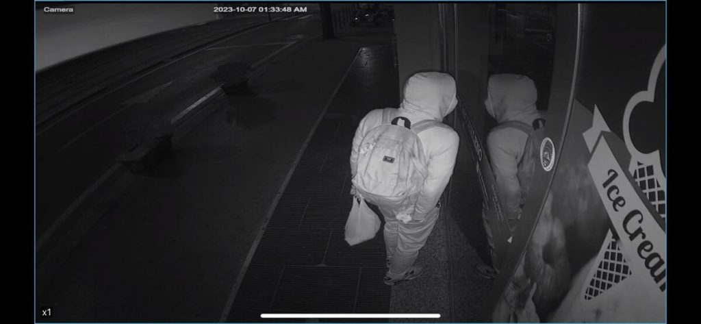 Tentato furto dietro la questura: ritrovato dentro un congelatore