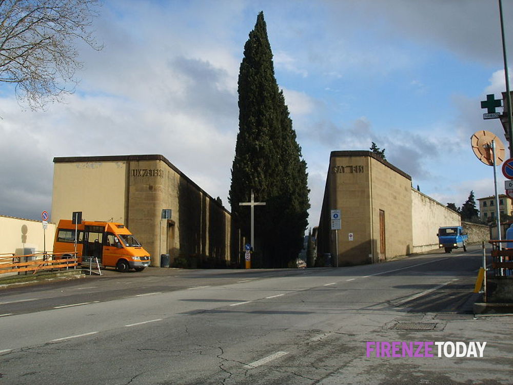 Trespiano, chiuso l’ingresso principale del cimitero