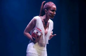 Andrea Delogu al Teatro Puccini con "40 e sto"