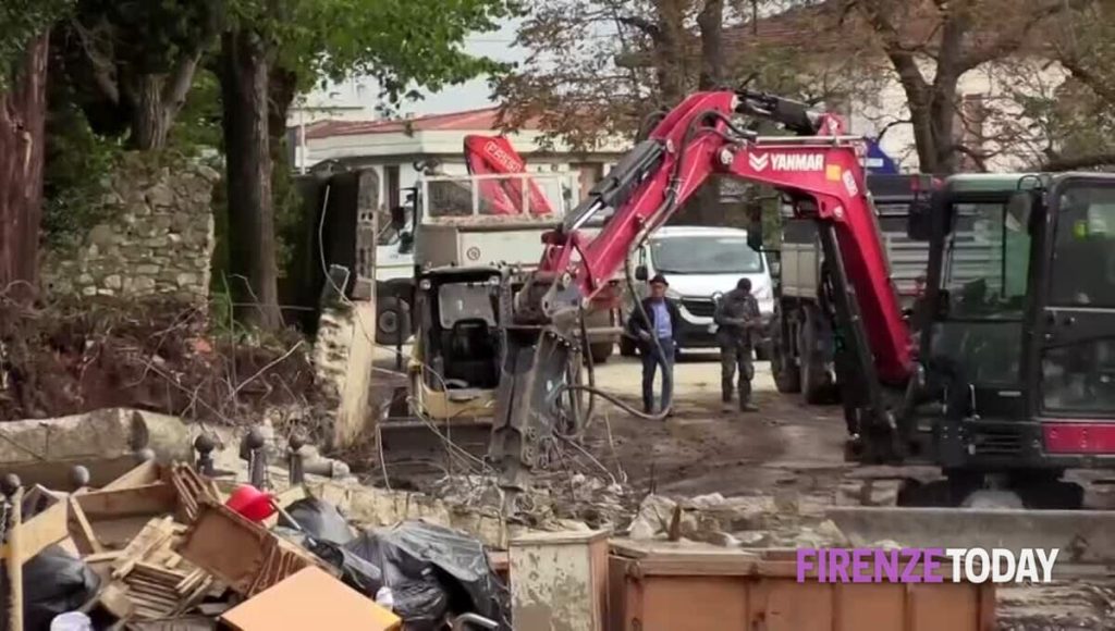 In uno dei paesi più colpiti, due morti e strade ancora chiuse. Il sindaco: "L'esercito mandatelo qui" / LE IMMAGINI