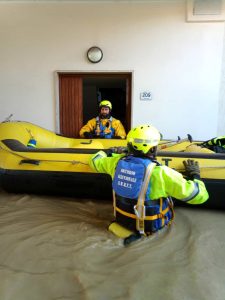 Alluvione, a Campi Bisenzio decine di persone salvate dai volontari del soccorso alluvionale  FOTO