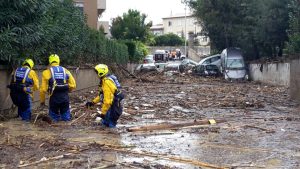 Alluvione, la Curva Fiesole organizza una raccolta di beni di prima necessità: "Non lasceremo nessuno indietro"