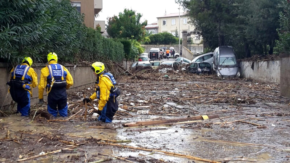 Alluvione, la Curva Fiesole organizza una raccolta di beni di prima necessità: "Non lasceremo nessuno indietro"