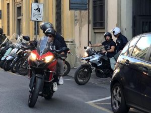 Furti e spaccate in città: la polizia di Stato in una notte arresta tre persone