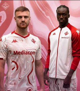 La Fiorentina presenta la quarta maglia per la stagione 2023-2024