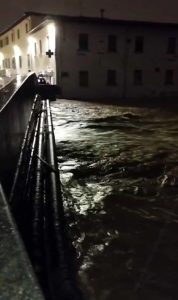 Maltempo: esonda il Bisenzio, a Campi scuole chiuse / VIDEO