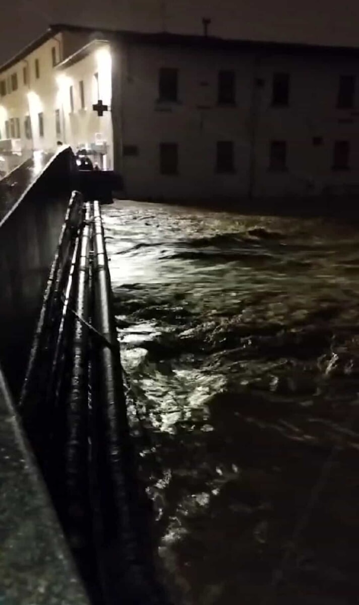 Maltempo: esonda il Bisenzio, a Campi scuole chiuse / VIDEO