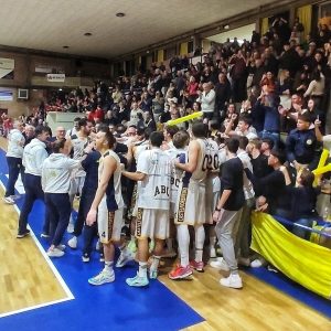 Serie B: Clamorosa Castelfiorentino, Use ko nel derby. Legnaia show a La Spezia  I gialloblù conquistano la prima vittoria stagionale, la formazione di Zanardo torna al successo in Liguria