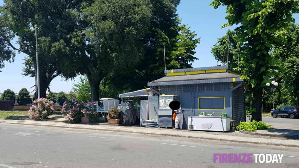 Pestato alle Cascine con una mazza da baseball: arrestati in due / VIDEO